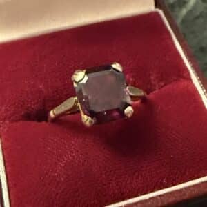 Vintage tourmaline ladies 9ct gold ring