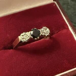 Sapphire and diamond 9ct gold ring