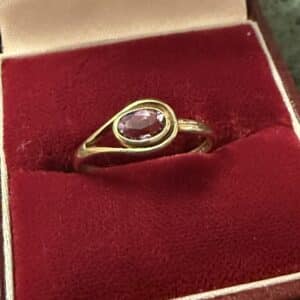 Teardrop amethyst 9ct gold ring