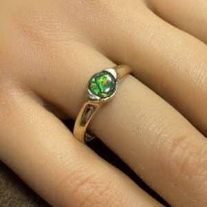 Vintage 14ct gold ammolite ladies ring