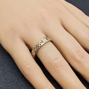 9ct yellow Gold Celtic knotwork band ring.