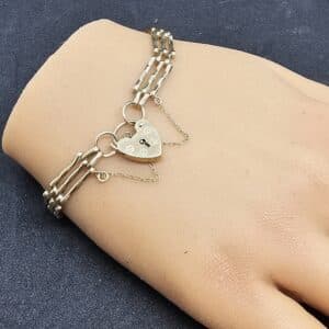 9ct Gold Gate Link Heart Padlock Bracelet