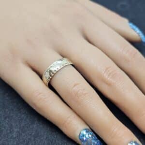 9ct gold patterned wedding band