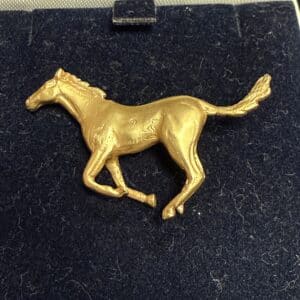 9ct gold racehorse brooch