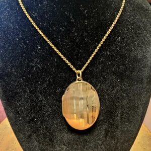Vintage 9ct Gold Oval Locket & Belcher Chain (33 Inches / 14.7g)
