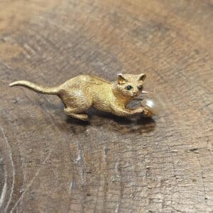 Vintage 15ct Gold Cat Brooch with Emeralds & Pearl